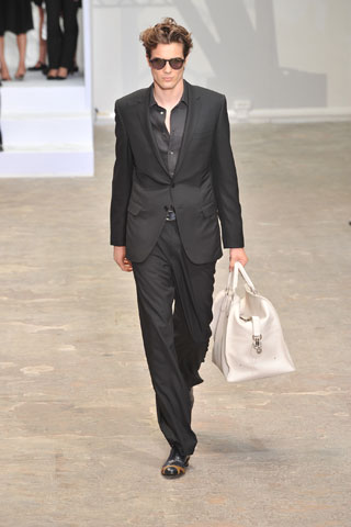 Louis Vuitton / - 2009